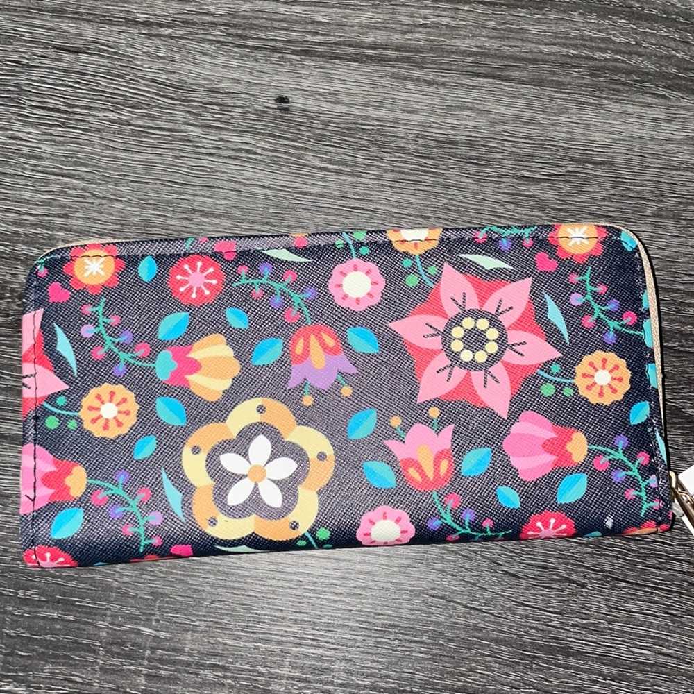 Flower wallet